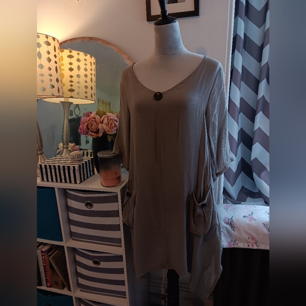 NWOT Gray gauzy tunic